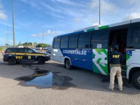Nossa Senhora do Socorro/SE: PRF prende passageiro de microônibus por tráfico de droga