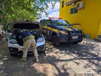 Areia Branca/SE: carro roubado na Bahia é recuperado pela PRF.