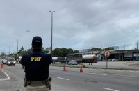 BR-101: PRF flagra dois homens portando drogas durante o final de semana