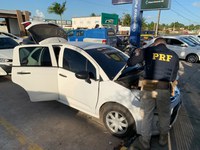 PRF auxilia Polícia Civil na identificação de carro roubado