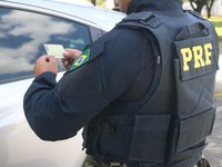 Sergipe: PRF flagra dois condutores dirigindo com CNHs suspensas