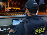 BR-101: PRF flagra drogas em carro e caminhão