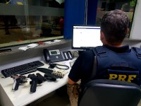 BR-235: PRF detém motorista e passageiro portando armas de fogo ilegalmente