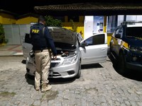 BR-235: PRF recupera carro com registro de roubo/furto