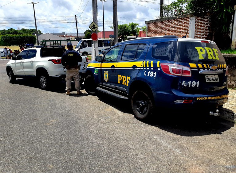 Estância/SE: PRF recupera na BR-101 veículo roubado