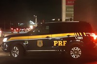 Laranjeiras/SE: PRF flagra motorista embriagado e inconsciente em carro sobre a pista