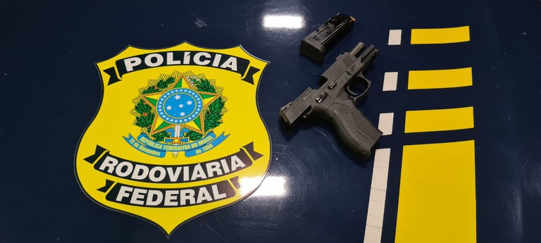 Malhada dos Bois/SE: PRF flagra caminhoneiro com arma de fogo na BR-101