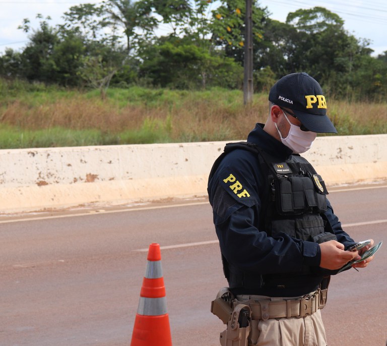 Nossa Sra. do Socorro/SE: PRF flagra motorista dirigindo com CNH suspensa