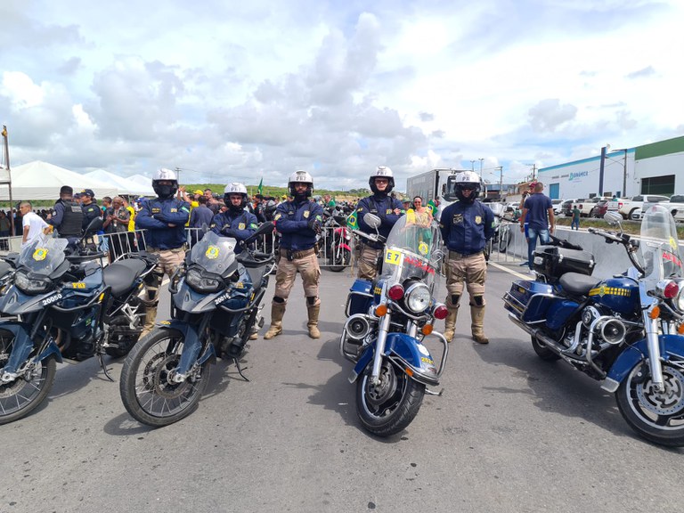 PRF realiza escolta de comitiva presidencial em Sergipe