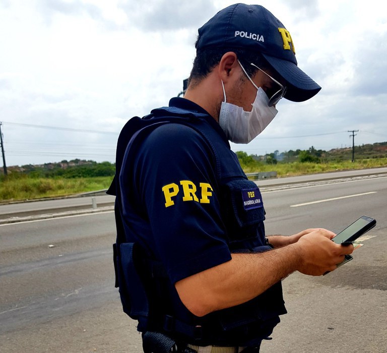 Rosário do Catete/SE: PRF flagra motociclista dirigindo com CNH suspensa