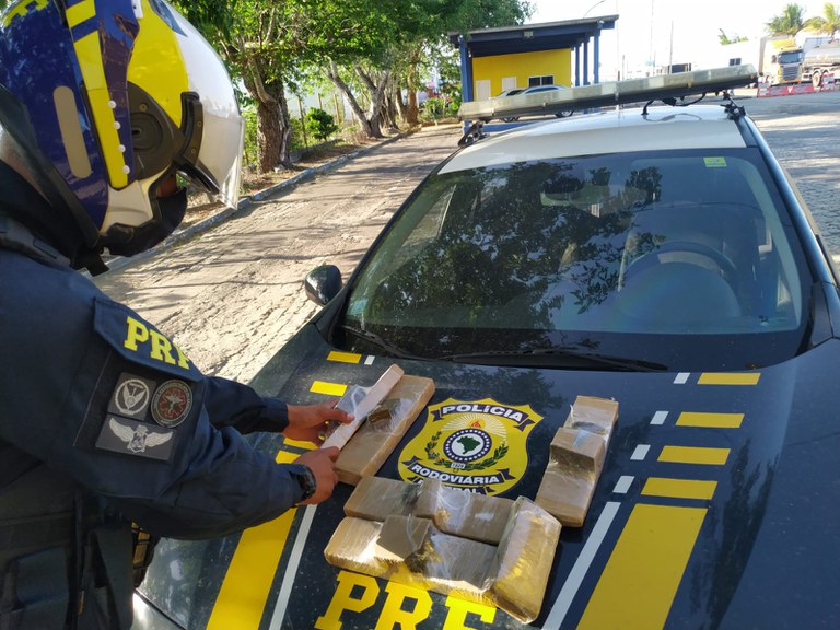 Sergipe: PRF apreende 5 kg de maconha em automóvel de passeio