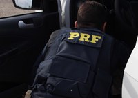 Sergipe: PRF flagra dois homens com maconha na BR-101