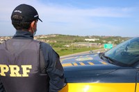Sergipe: PRF flagra dois inabilitados trafegando na BR-101