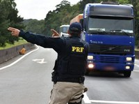 Sergipe: PRF flagra três caminhoneiros portando "rebites"