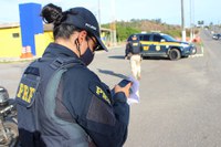 Sergipe: PRF flagra três condutores dirigindo com CNHs suspensas