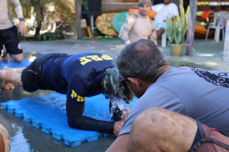 Sergipe: PRF participa de curso de aquacidade extrema