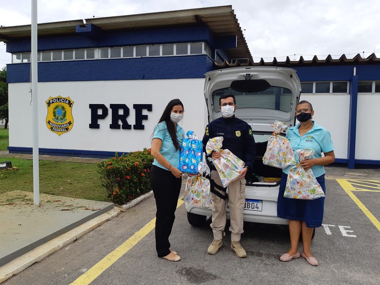 Sergipe: PRF realiza entrega de presentes arrecadados durante a campanha “Natal Voluntário”