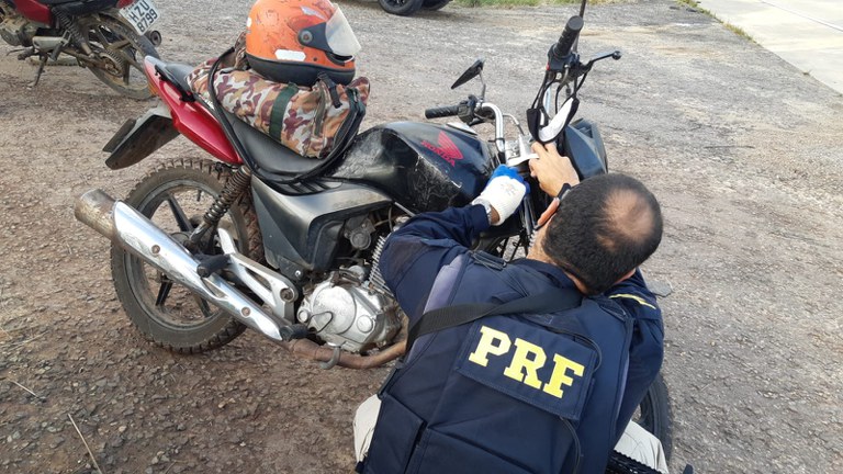 Sergipe: PRF recupera dois veículos roubados