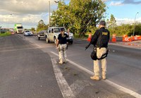 Umbaúba/SE: PRF flagra motociclista trafegando com CNH suspensa