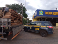 PRF apreende cerca de 14,5 m³ de madeira serrada transportados ilegalmente em Palmeiras do Tocantins/TO