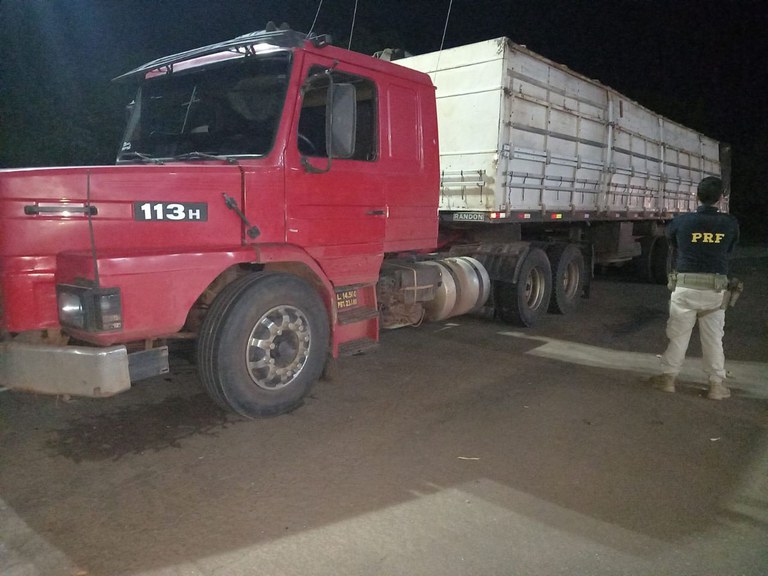 Em Paraíso do Tocantins, PRF apreende 25m³ de madeira sendo transportados ilegalmente