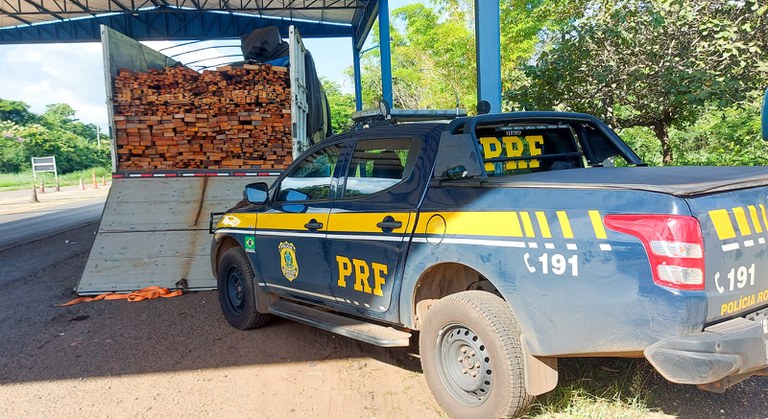 PRF apreende 29m³ de madeira transportados ilegalmente