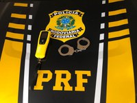 PRF prende condutor inabilitado que dirigia embriagado na BR 153