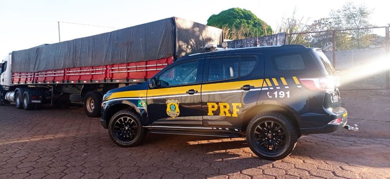 PRF apreende conjunto veicular com os sinais identificadores adulterados