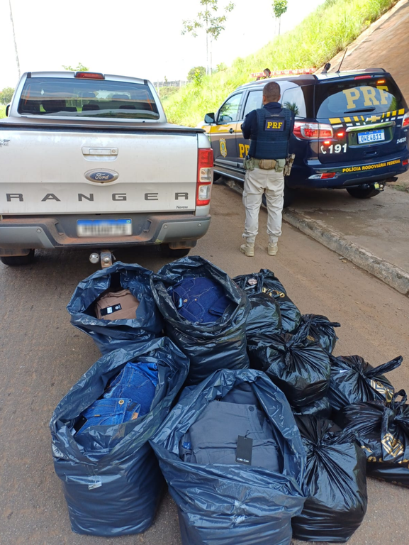 PRF apreende carga irregular de mercadorias na BR-010 em Palmas/TO