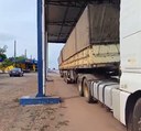 PRF apreende veículo com diversas irregularidades transportando ilegalmente 49 toneladas de soja em Aliança do Tocantins/TO