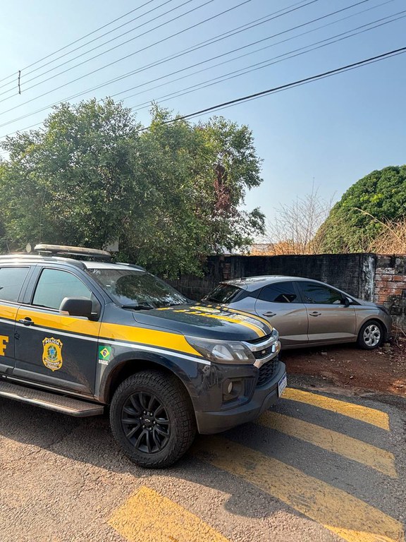 PRF recupera veículo com restrição de furto em Guaraí/TO