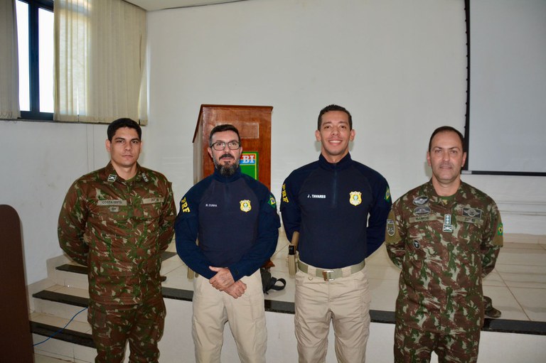 Em Palmas/TO, PRF realiza palestra sobre segurança viária e direção defensiva na condução de motocicletas no 22º Batalhão de Infantaria.