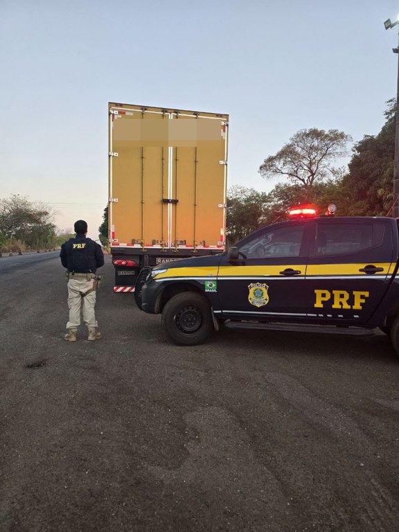 PRF apreende semirreboque adulterado em Paraíso do Tocantins/TO