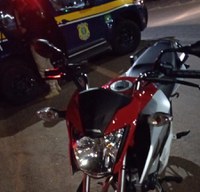 PRF flagra dois motociclistas fazendo 'racha' na BR 153 em Araguaína/TO