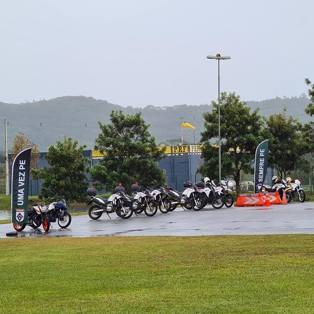 Motociclistas militares do EB