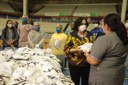 Governo entrega 60 mil cestas de alimentos a indígenas em Manaus