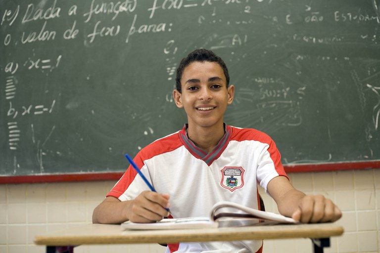 Alunos tem até o dia 15 de abril para participar do concurso de Desenho da Bandeira Nacional