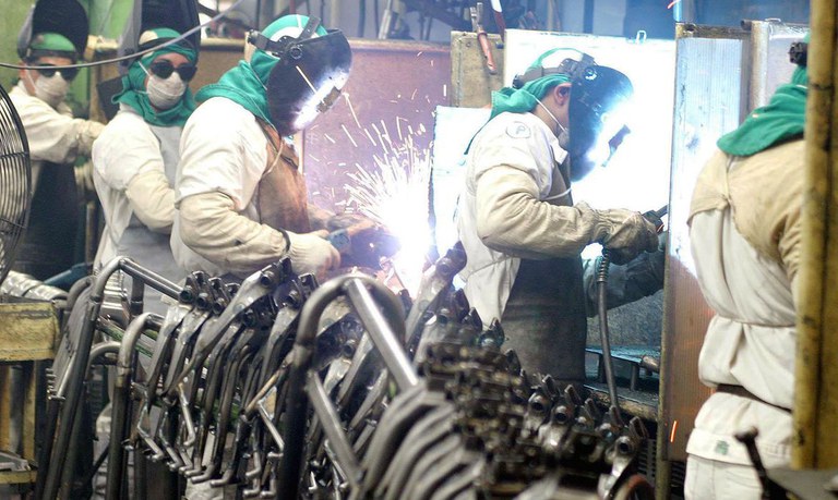 Setor industrial de nove estados retoma patamar de produção pré-crise