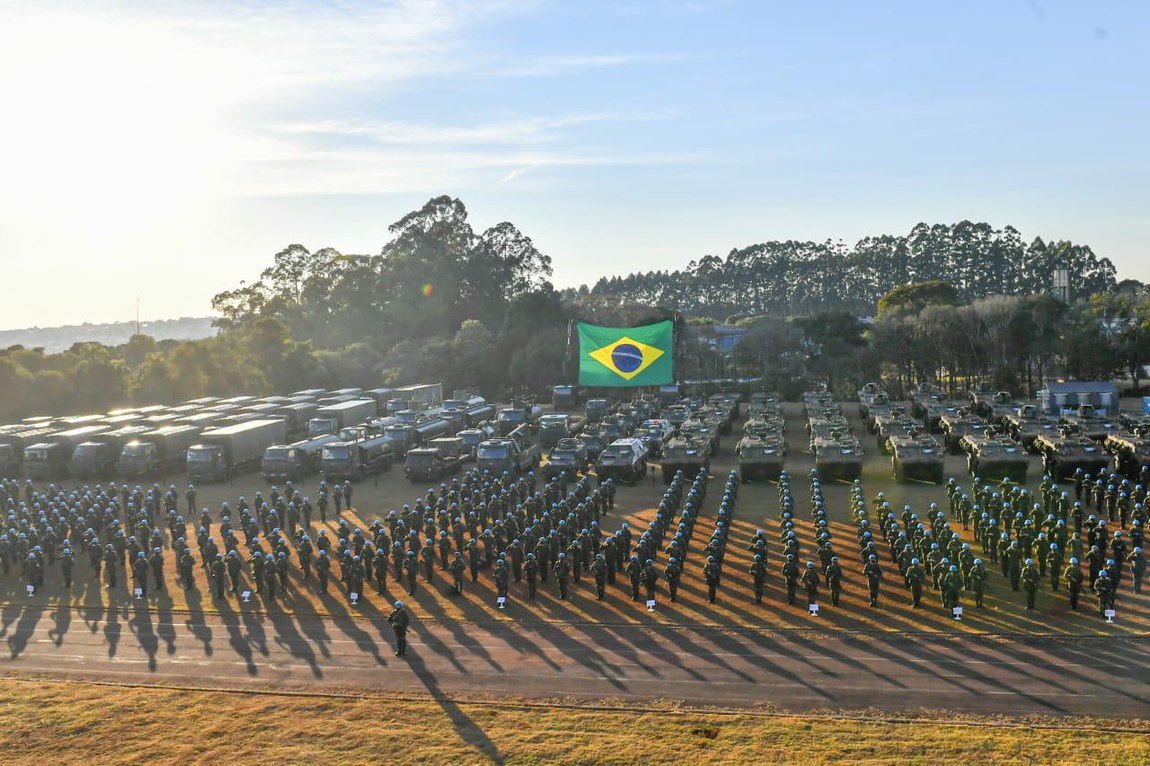 ONU inspeciona tropas da Marinha e do Exército Brasileiro