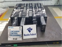 Receita Federal em Santos localiza 370 kg de cocaína em carga de papel