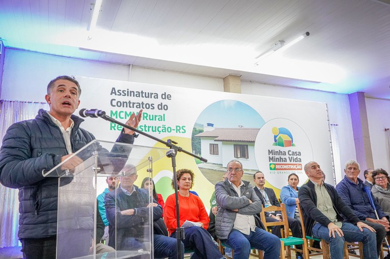 Maneco Hassen entrega de casas MCMV Rural