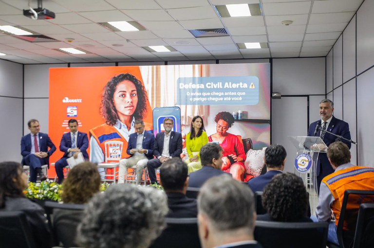 Sistema de alerta Defesa Civil ministro Paulo Pimenta