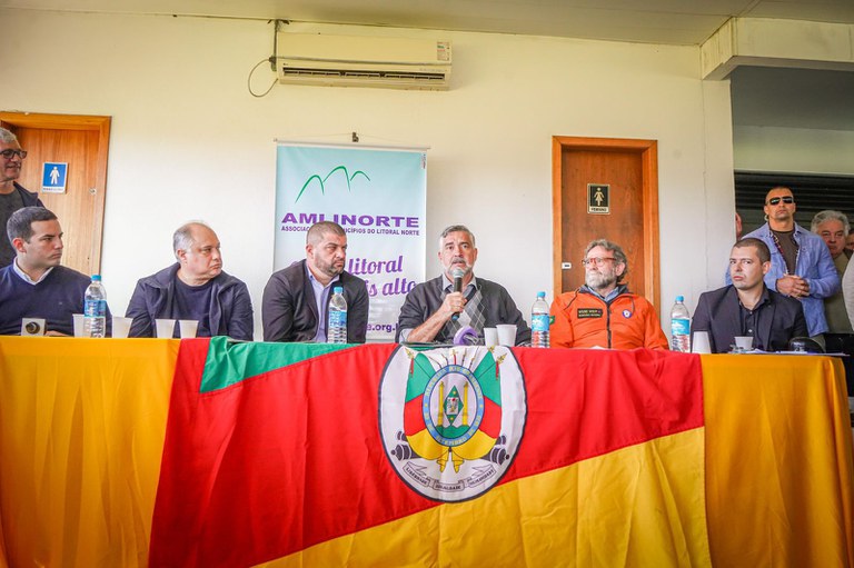 Ministro Paulo Pimenta no Aeroporto de Torres