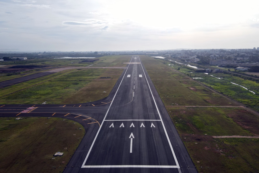 Com pista completa, Aeroporto Salgado Filho retoma operação 24 horas