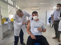 Em agenda no Rio, ministro da Saúde visita hospital federal e vacina população contra a Covid-19