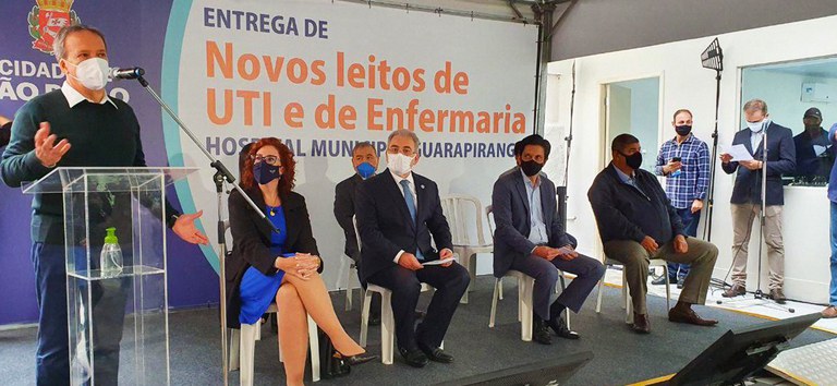 Em-inauguração-de-leitos-de-UTI.jpg