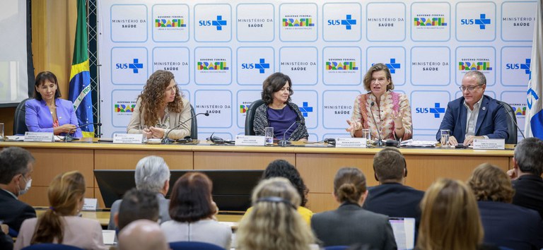 Brasil debate relatório da OMS sobre financiamento de serviços de saúde