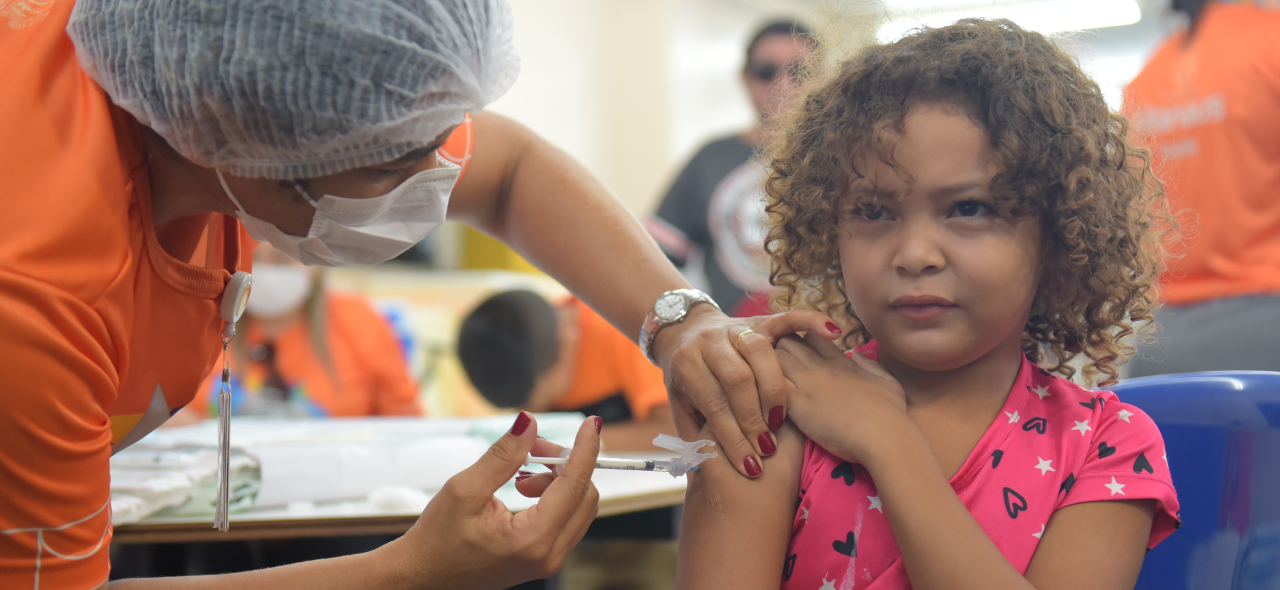 Conselho pede prioridade para assistentes sociais na vacinação