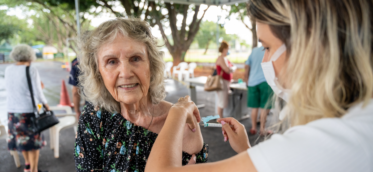 Conselho pede prioridade para assistentes sociais na vacinação