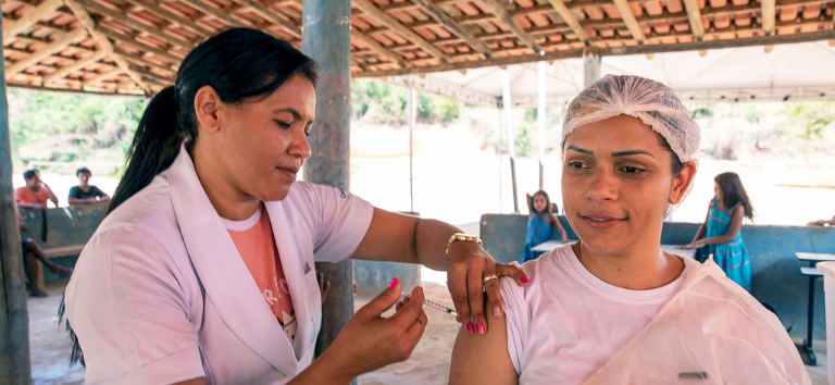 Cerca de 13,5 milhões de brasileiros receberam a dose bivalente da vacina Covid-19